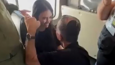 EMOTIVNI SUSRET: Noa Argamani se sastala sa ocem nakon 9 meseci zarobljeništva u Gazi! (VIDEO)