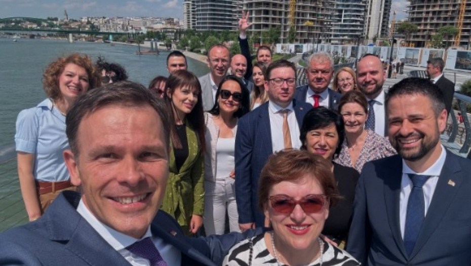 SINIŠA MALI POKAZAO KOLEGAMA IZ SRPSKE NAJLEPŠI DEO BEOGRADA "Drago mi je što su mogli da se uvere u to koliko se Beograd promenio i koliko napredujemo"