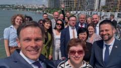SINIŠA MALI POKAZAO KOLEGAMA IZ SRPSKE NAJLEPŠI DEO BEOGRADA "Drago mi je što su mogli da se uvere u to koliko se Beograd promenio i koliko napredujemo"