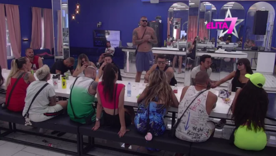 ANELI AHMIĆ IZABRALA KUMU! Niko nije očekivao da će izgovoriti njeno ime, Janjuš odmah reagovao, Maja će doživeti nervni slom!