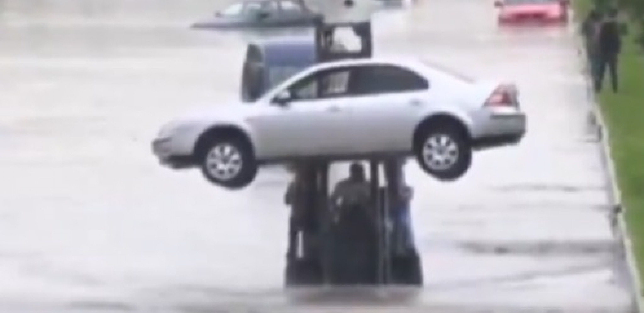 APOKALIPTIČNI PRIZORI U ANKARI Poplava paralisala grad, metar vode na ulicama, metro POD VODOM (VIDEO)