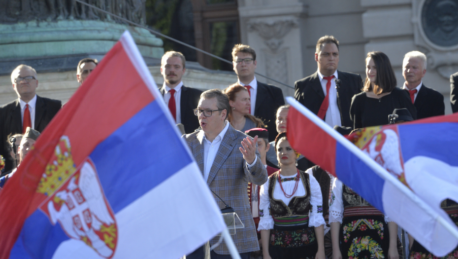 KAKO JE VUČIĆ UJEDINIO SRBE? Ponosno isticanje trobojke, Svesrpski sabor i briga za srpski narod
