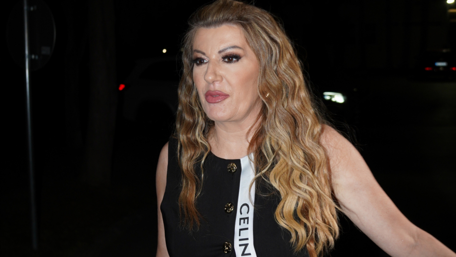 VIKI MILJKOVIĆ POKAZALA BUJNO POPRSJE! Uživaju u luksuzu, pevačica i Taške se baškare, svi komentarišu njen izgled