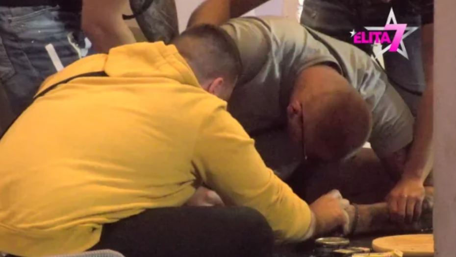 JANJUŠ PAO NA KOLENA, KUKA NA SAV GLAS! Potresne scene u Eliti, učesnici ga odmah opkolili, on ne može da dođe sebi!