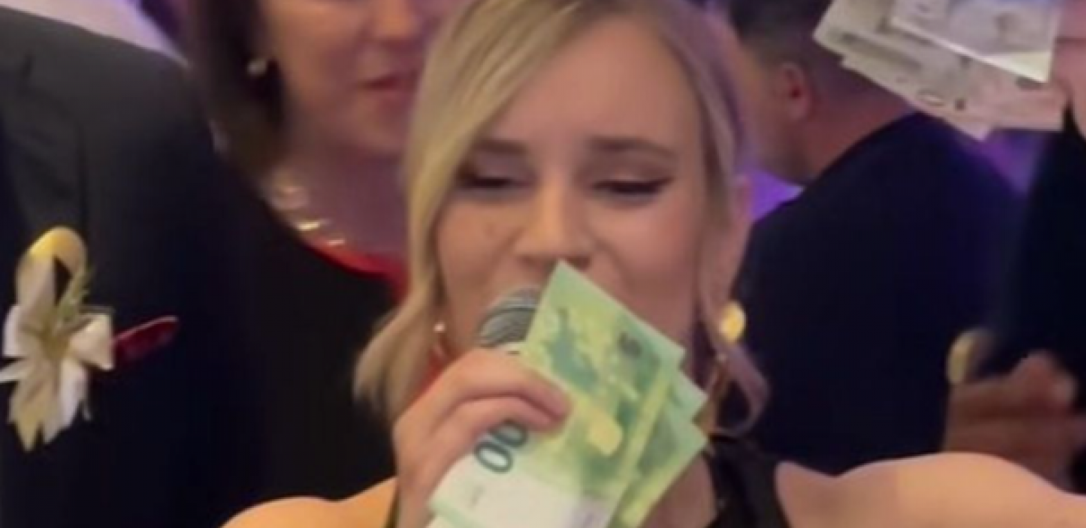 POBEDNICA ZVEZDA GRANDA ZGRNULA NA HILJADE EVRA! Pred finale Šejla Zonić uzela ogroman bakšiš, evo kako se ponaša na svadbama!