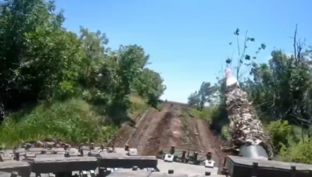 ZGROMILI IH TENKOVIMA: Vojska uništila artiljerijsko gnezdo OSU na Orehovskom pravcu (VIDEO)