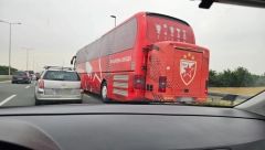 STIŽE U BEOGRAD Alo! snimio Zvezdin autobus, a nešto posebno nalazi se pored vozača (FOTO)