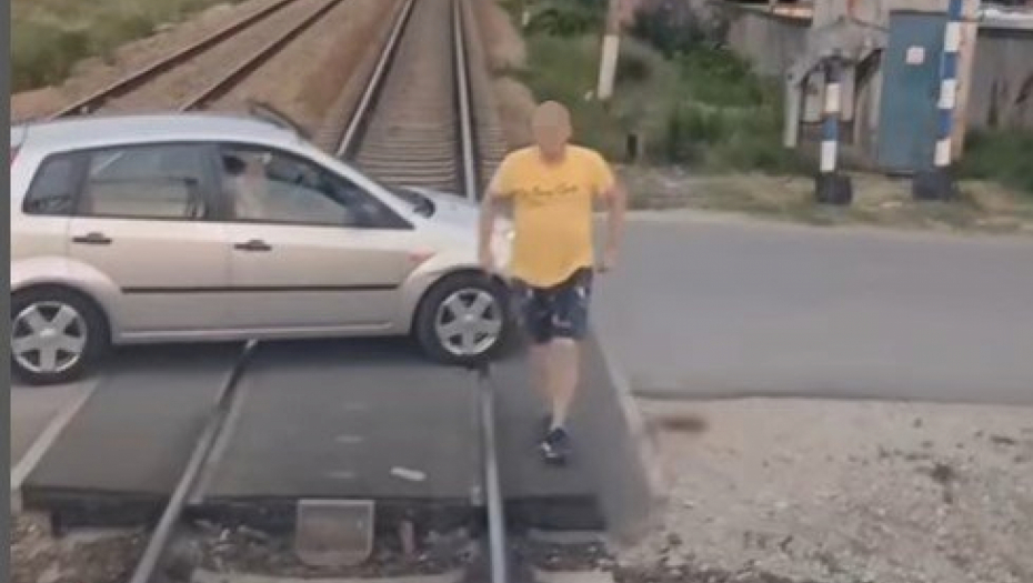 HAOS U BEOGRADU, ZAUSTAVLJEN SAOBRAĆAJ Čovek zaustavio voz i psovao mašinovođu