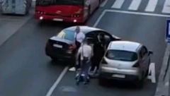 HAPŠENJE U GAVRILA PRINCIPA Muškarca izveli iz auta, pa vezali lisicama (VIDEO)