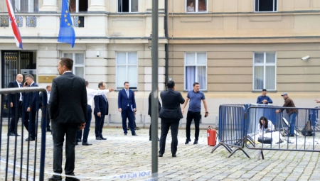 "VIKAO JE VEĆICA, VREĆICA" Doktorka koja je spašavala čoveka koji se zapalio u Zagrebu otkrila detalje horora