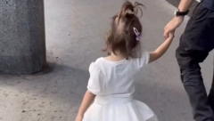 NAŠA PEVAČICA POKAZALA DETE Ponosna mama dovela ćerku i muža u Beograd, odmah posetila ovu svetinju!