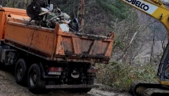 RADNIK KOMUNALNOG PAO SA KAMIONA I POGINUO Strašna tragedija kod Topole