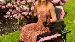 TRI GODINE NAKON TRAGEDIJE JE UPOZNALA SRODNU DUŠU Devojka u nesreći izgubila OBE RUKE I NOGE, a onda se pojavio ON i ponovo uneo boje u njen život (FOTO)