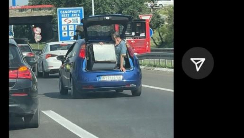 ŠIROM OTVOREN GEPEK NASRED AUTO-PUTA, A U NJEMU... Prizor sa Novog Beograda zaprepastio mnoge