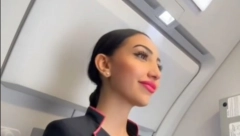 OSMEH STJUARDESA NIJE SAMO ZNAK LJUBAZNOSTI Evo zašto vas zapravo pozdravljaju kada ulazite u avion! (VIDEO)
