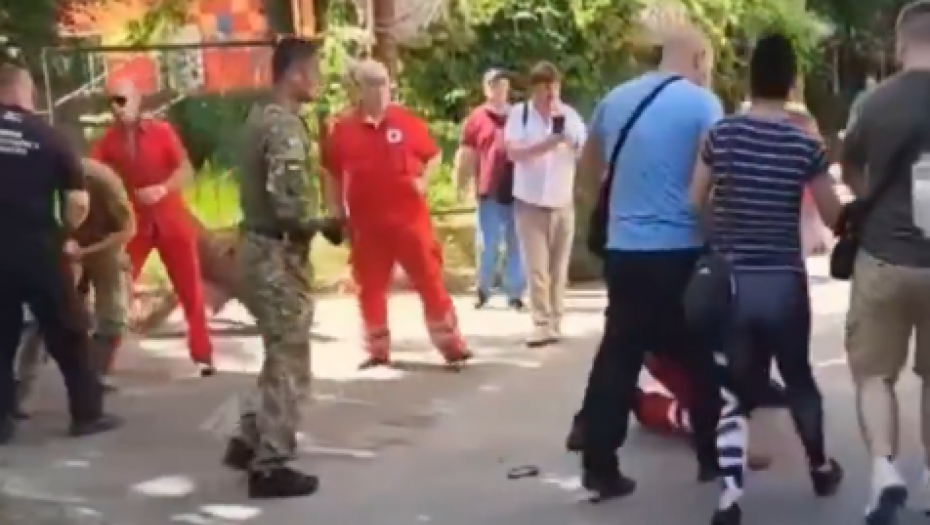 DOĐI OVAMO DA TI RASCOPAM GLAVU! Pokušaj nasilne mobilizacije prerastao u tuču, Ukrajinci ustali protiv torture vojske (VIDEO)
