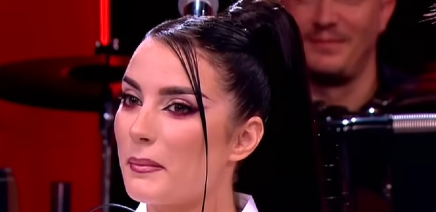 ŠOK! AUTOBUS UDARIO BARBARU BOBAK! Pevačica bila u kombiju s celom ekipom, evo u kakvom su stanju!