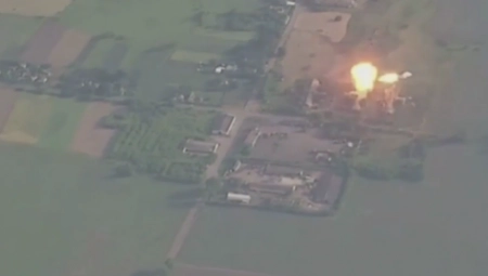 GRUNULA EKSPLOZIJA, OBLAK PREKRIO NEBO Rusi pogodili vazduhoplovnu bazu u Mirgorodu, uništen Su-27 (VIDEO)