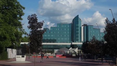 DRAMA U KARAĐORĐEVOJ ULICI: Deca napadaju stariji bračni par, a građani Šapca u šoku!