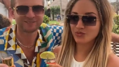 UDALA SE ZA SVOG 20 GODINA STARIJEG ŠEFA Kad stane pored njegove ĆERKE, ljudi na mrežama ne mogu da se suzdrže od komentara (VIDEO)