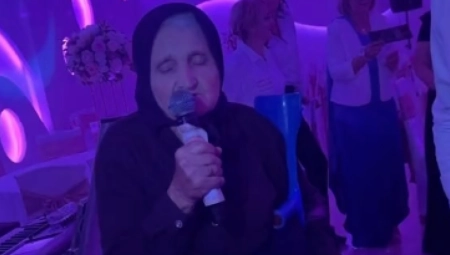 BAKICA SA KOSOVA U CRNINI RASPLAKALA CELU SRBIJU Niko se ovome nije nadao, sve je raznežila (VIDEO)