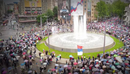 Časni krst na Spasovdanskoj litiji nosi najbolji učenik Bogoslovije Svetog Save