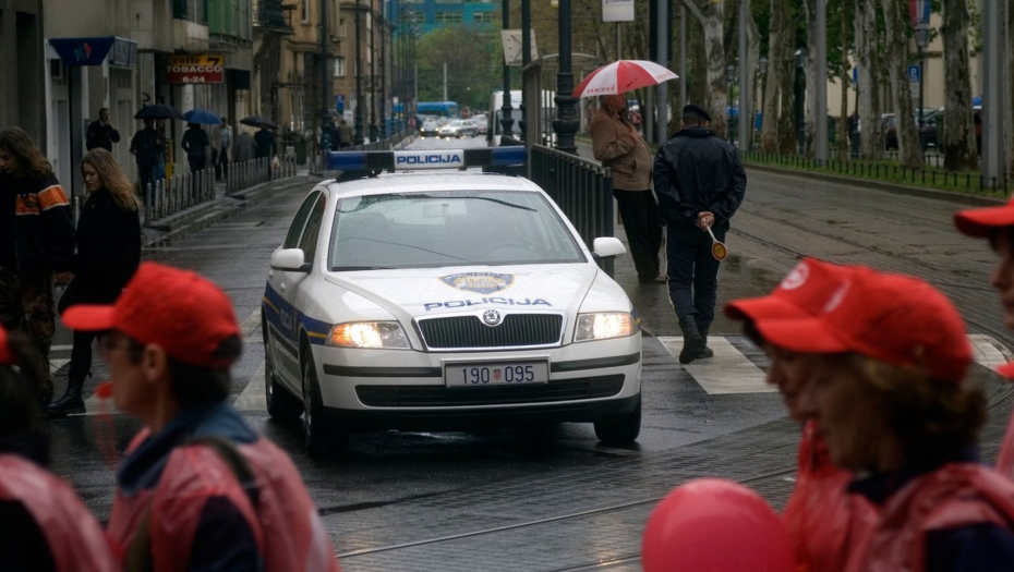 MUŠKARAC ŠETAO GO PO CENTRU GRADA, IMAO SEKIRU U RUCI Drama u Zagrebu, u kući mu našli ŽENSKI LEŠ