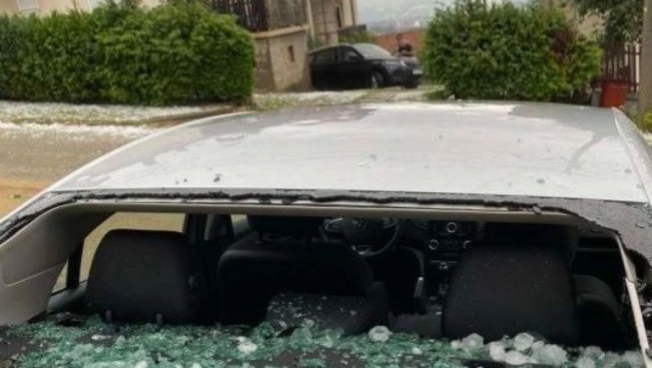 GRAD LUPAO ŠOFERKE, KOLA DEMOLIRANA U dvorištima u Gornjem MIlanovcu ostao HAOS (FOTO)