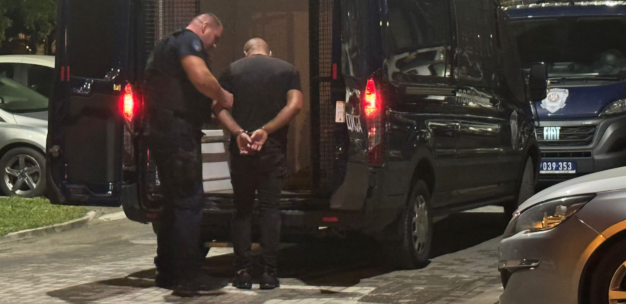 POGLEDAJTE! OVAKO JE UHAPŠEN PUCAČ IZ NOVOG SADA Potegao oružje na poznanika, pa bežao od Interventne (FOTO + VIDEO)