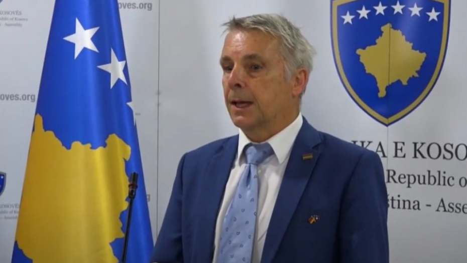 SUKOB HILA I RODEA OKO KiM: Nemac striktan!