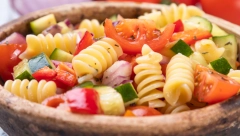 POSNA PASTA SALATA Osvežavajuća užina koja se pravi brzo i lako, a smaže se u trenu