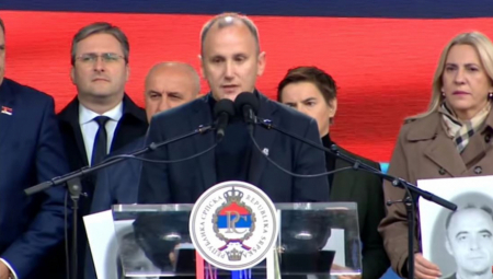 "TAHIROVIĆA BOLI JER SE RUŠI LAŽNI MIT O SREBRENICI" Kojić: Razna udruženja se boje za svoje finansiranje