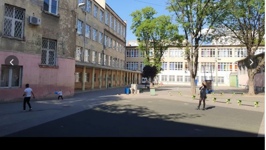 "PLJUVATI I TUĆI ŽENU OD 60 GODINA JE UŽASNO" Reakcije roditelja na napad na nastavnicu na Vračaru!