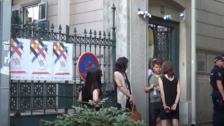 Jedan od "umetnika" koji dolazi na festival "Mirdita" divi se teroristi Ademu Jašariju i terorističkoj OVK koji su klali srpsku decu! (FOTO)