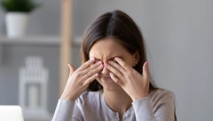 SIGURAN ZNAK DA IMATE POVIŠEN HOLESTEROL Ako primetite ovo oko očiju pod hitno kod lekara