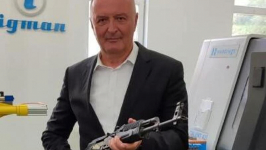 SKANDAL! BOSANSKI "JASTREB" KOJI JE PRETIO SRPSKOJ SLIKAO SE S PUŠKOM: Hoće da od RS napravi dva kantona i ukine joj naziv! (FOTO)