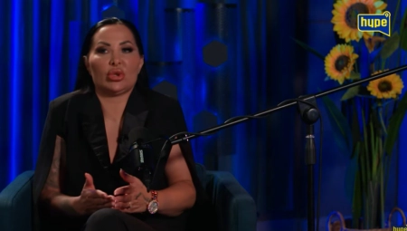 SKANDAL! SITU NAPALI ZBOG POSETE GROBLJU Ahmićeva odmah reagovala: "Lutko, tako se ne ide na mezar!"