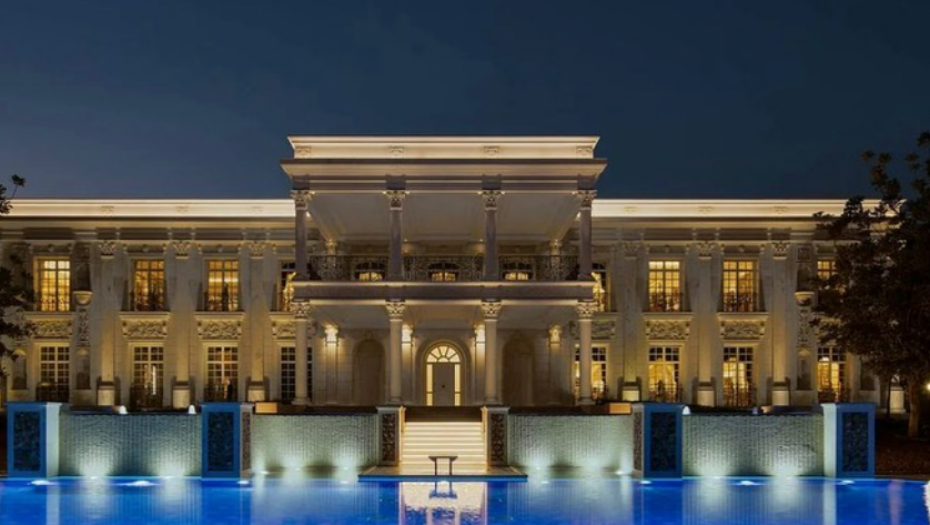 SPAVAĆA SOBA IMA 4.000 KVADRATA, U MERMER ULOŽENI MILIONI Ovo je najskuplja kuća na svetu koja je OKOVANA ZLATOM (FOTO)