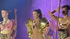 MILICA PAVLOVIĆ SVA U ZLATU! Pevačica napravila spektakl u Novom Sadu, publika u transu!