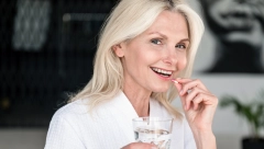 STRUČNJAK ZA DUGOVEČNOST TVRDI „Ako želite da živite duže, posle 50. godine pijte ovaj vitamin“