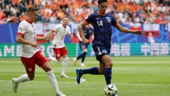ATOMSKI FUDBAL U HAMBURGU Kumanov džoker doneo preokret i premijernu pobedu Holanđanima
