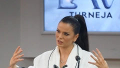 ŠLIC DO KUKA I PROREZI PO STOMAKU Vreli kadrovi Milice Pavlović