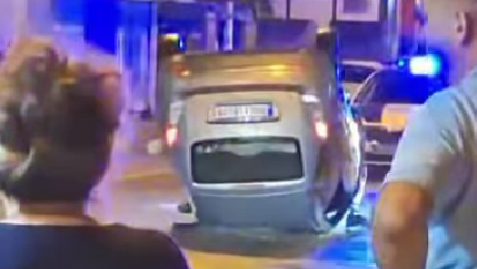 AUTO ZAVRŠIO NA KROVU Nesreća u Braće Jerković (VIDEO)