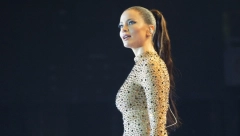 "MILICA PAVLOVIĆ BEZ DONJEG VEŠA NA KONCERTU!" Pevačica na žestokom udaru zbog stajlinga, hitno se oglasila!