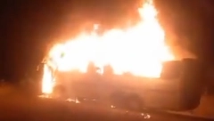 HOROR! AUTOBUS U PLAMENU, LJUDI UMIRU Osam putnika izgorelo do neprepoznatljivosti (UZNEMIRUJUĆI VIDEO)