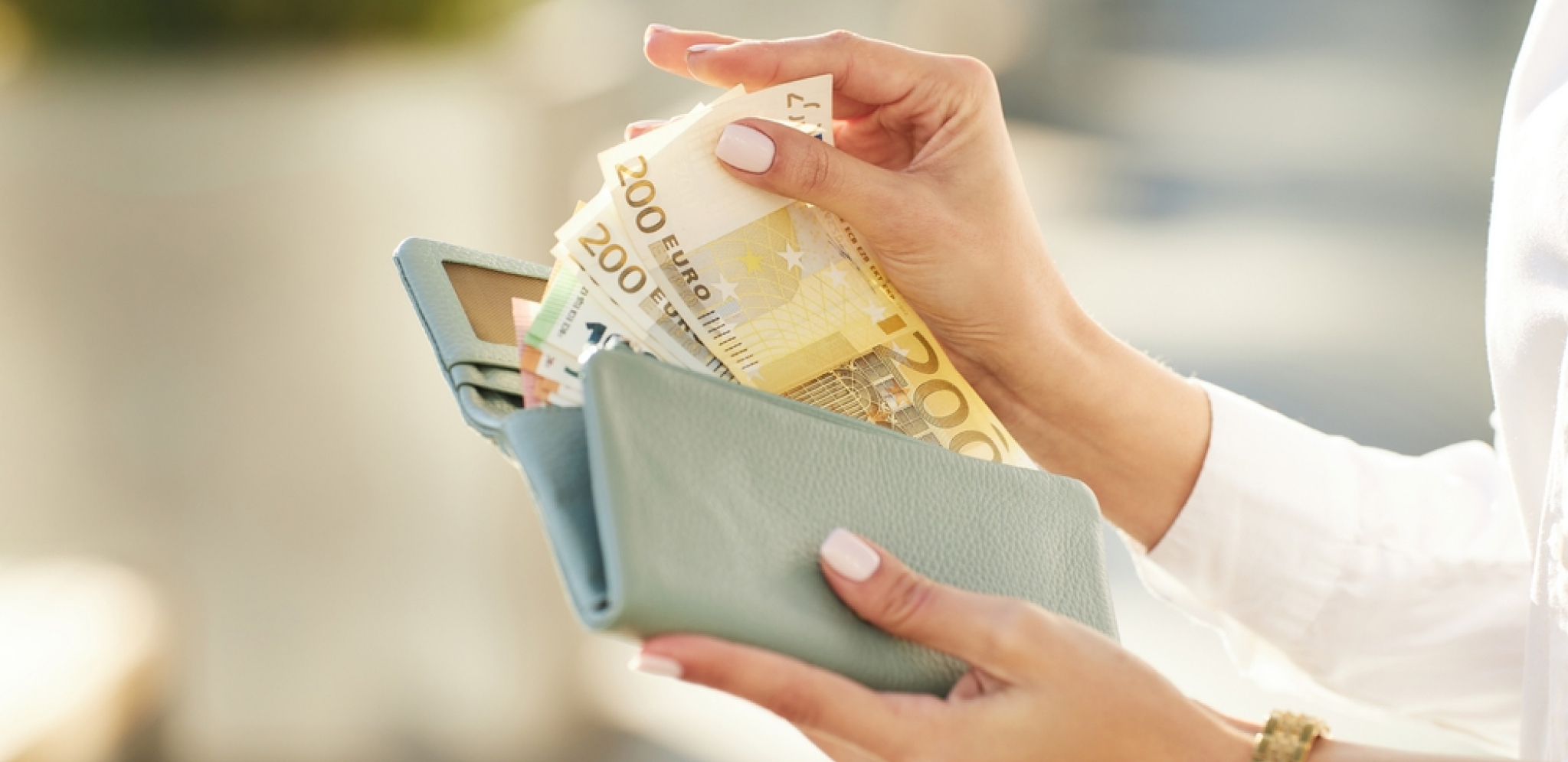 NOVA POMOĆ DRŽAVE U IZNOSU OD 5.000 EVRA Za svaki kupljeni električni automobil građani će dobiti novac, a evo kako sada do subvencije