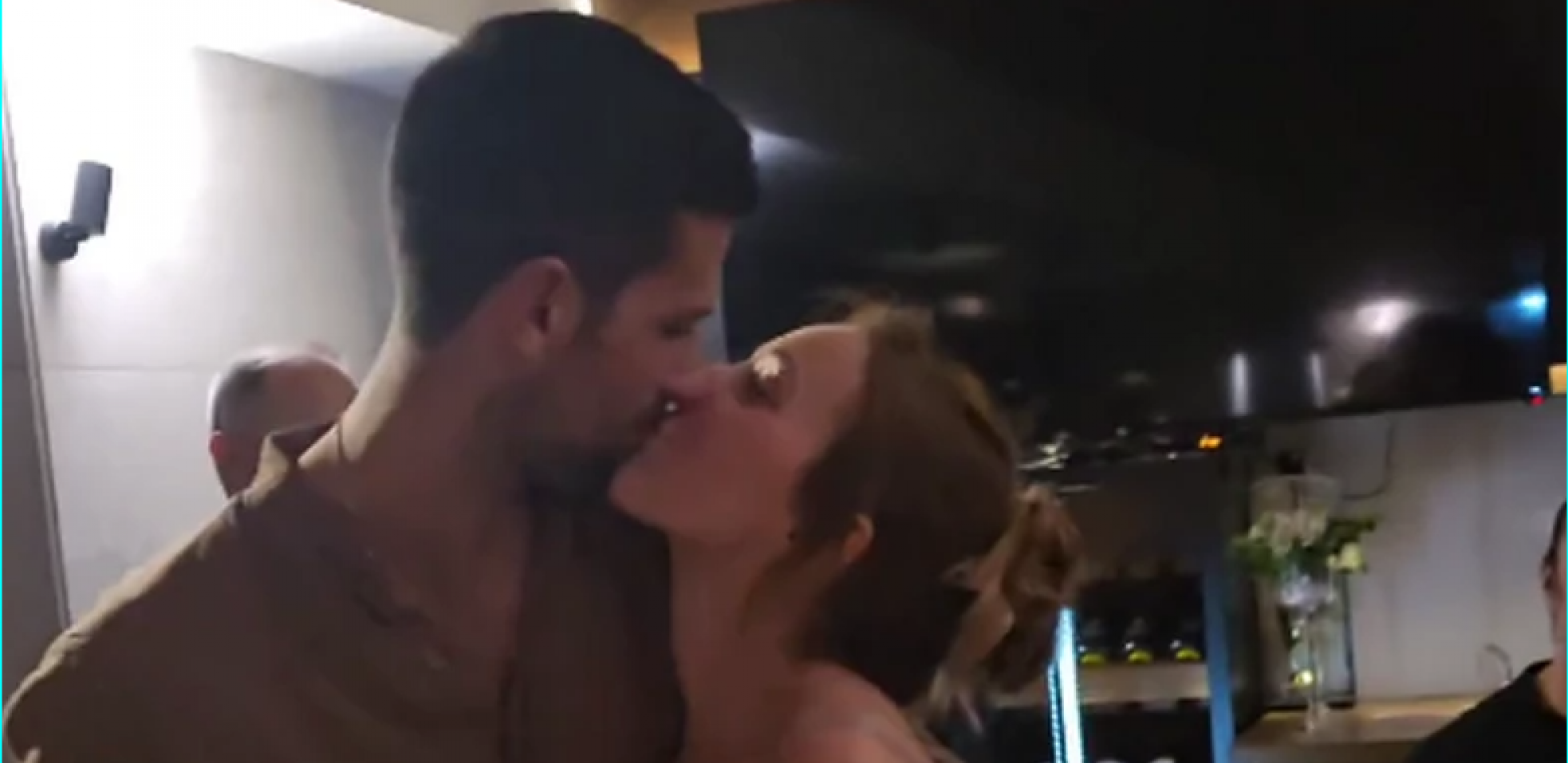 JELENA I NOVAK NE MOGU DA OBUZDAJU STRASTI Đokovići se ljube na javnom mestu, pojavio se i snimak, ovakve ih nikada niste videli!