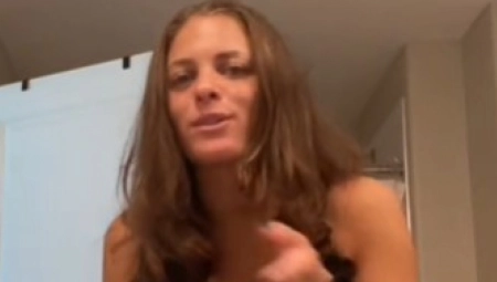 MALI BAKŠIŠ RAZBESNEO KONOBARICU Oplela po gostima, obrukali su se za sve pare! (VIDEO)