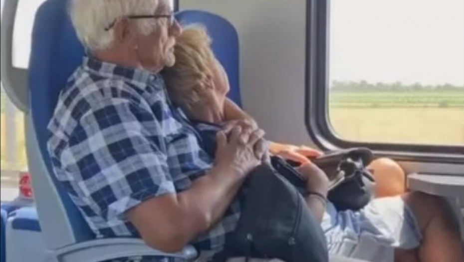 SVAKA ČAST GOSPODINU Fotografija bake i deke iz voza na Novom Beogradu razgalila mnoga srca