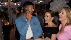 ĐOKOVIĆ "ULOVLJEN" U PARIZU Izašao da skita, a Jelena došla odvojeno - evo šta rade Novak i njegova supruga (FOTO)